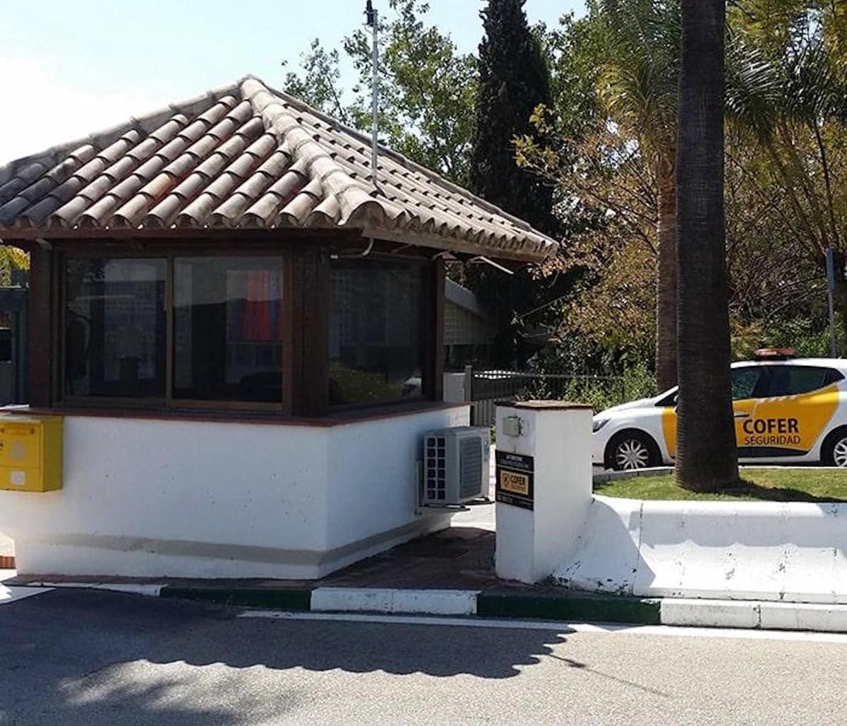 2 bedroom Apartment for rent in Costalita with pool garage - € 3,000 (Ref: 9733343)