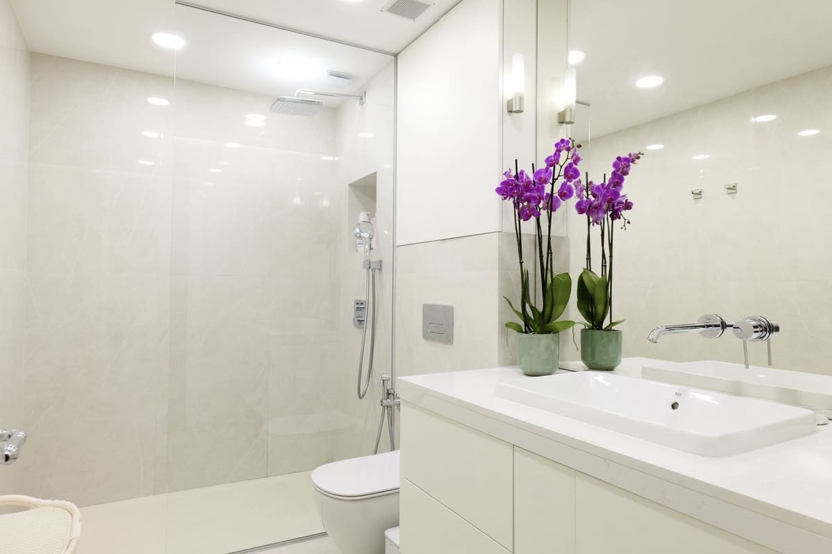 2 bedroom Apartment for rent in New Golden Mile with pool garage - € 3,000 (Ref: 9733344)