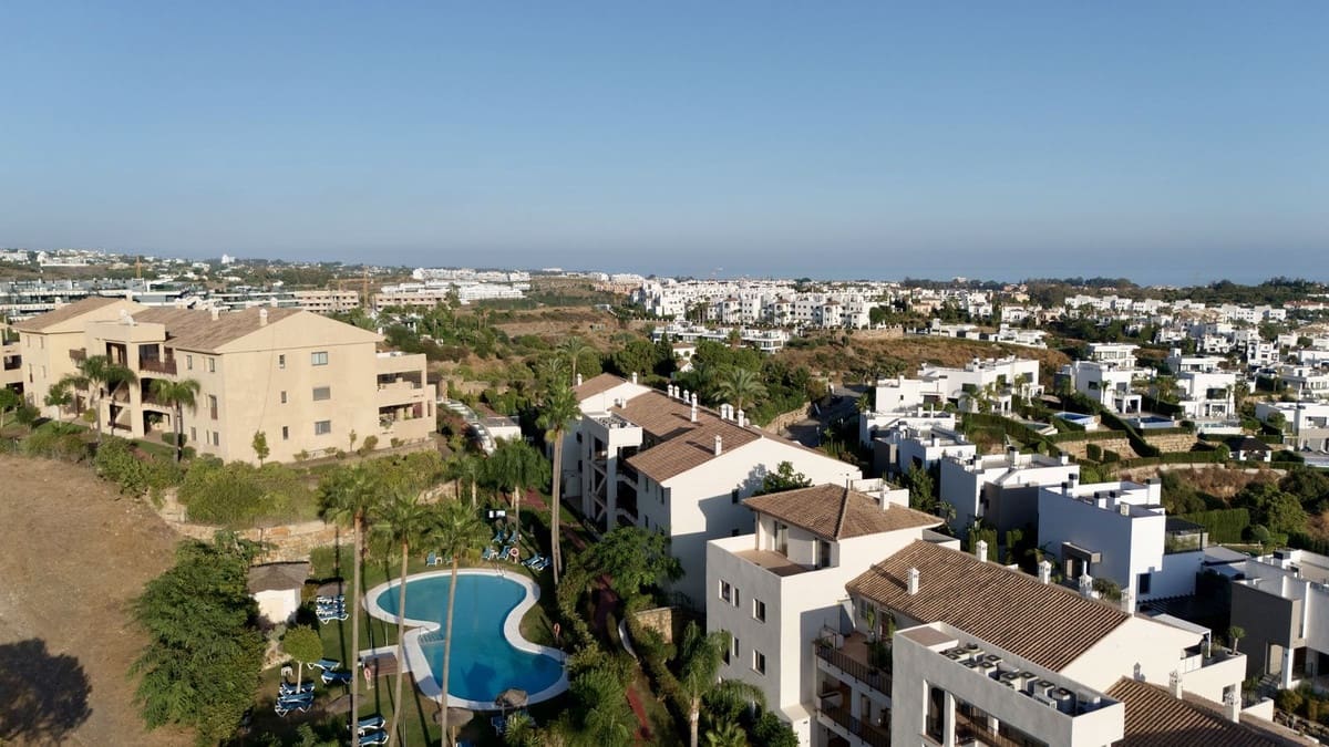 2 bedroom Apartment for rent in New Golden Mile with pool garage - € 3,000 (Ref: 9733344)