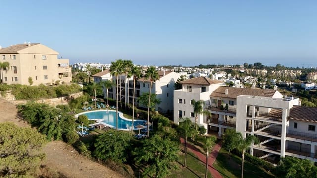 2 bedroom Apartment for rent in Selwo, Estepona with pool garage - € 3,000 (Ref: 9733344)