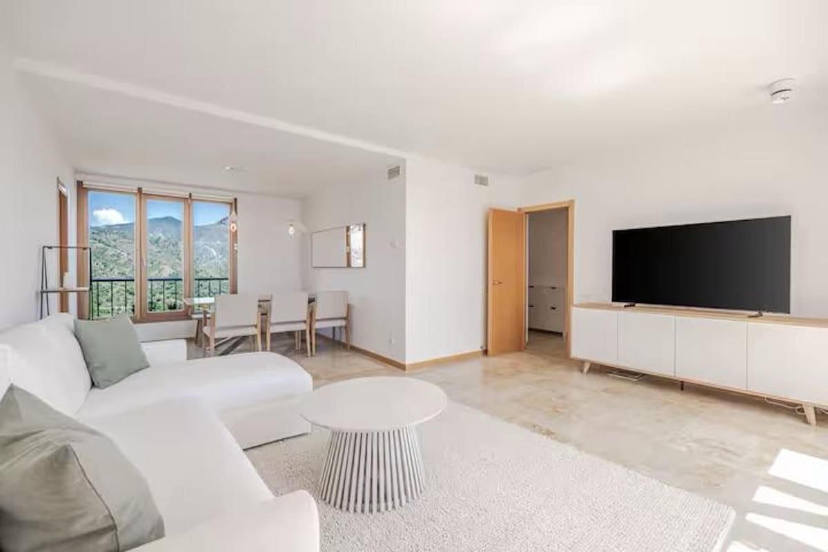 3 bedroom Apartment for rent in Los Monteros with pool garage - € 2,800 (Ref: 9733345)