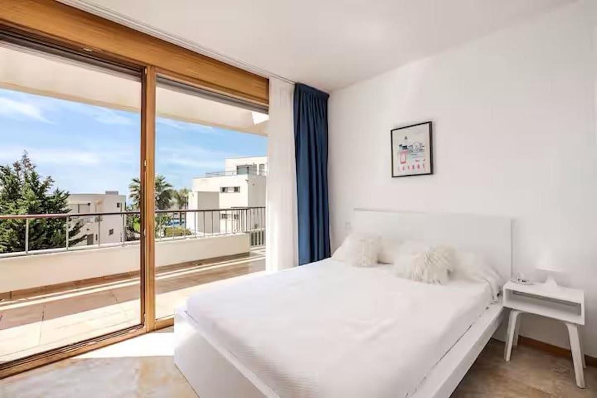 3 bedroom Apartment for rent in Los Monteros with pool garage - € 2,800 (Ref: 9733345)