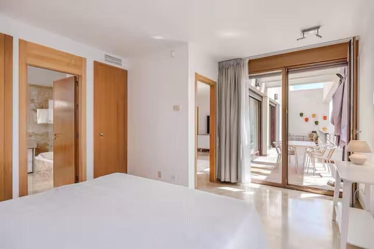 3 bedroom Apartment for rent in Los Monteros with pool garage - € 2,800 (Ref: 9733345)