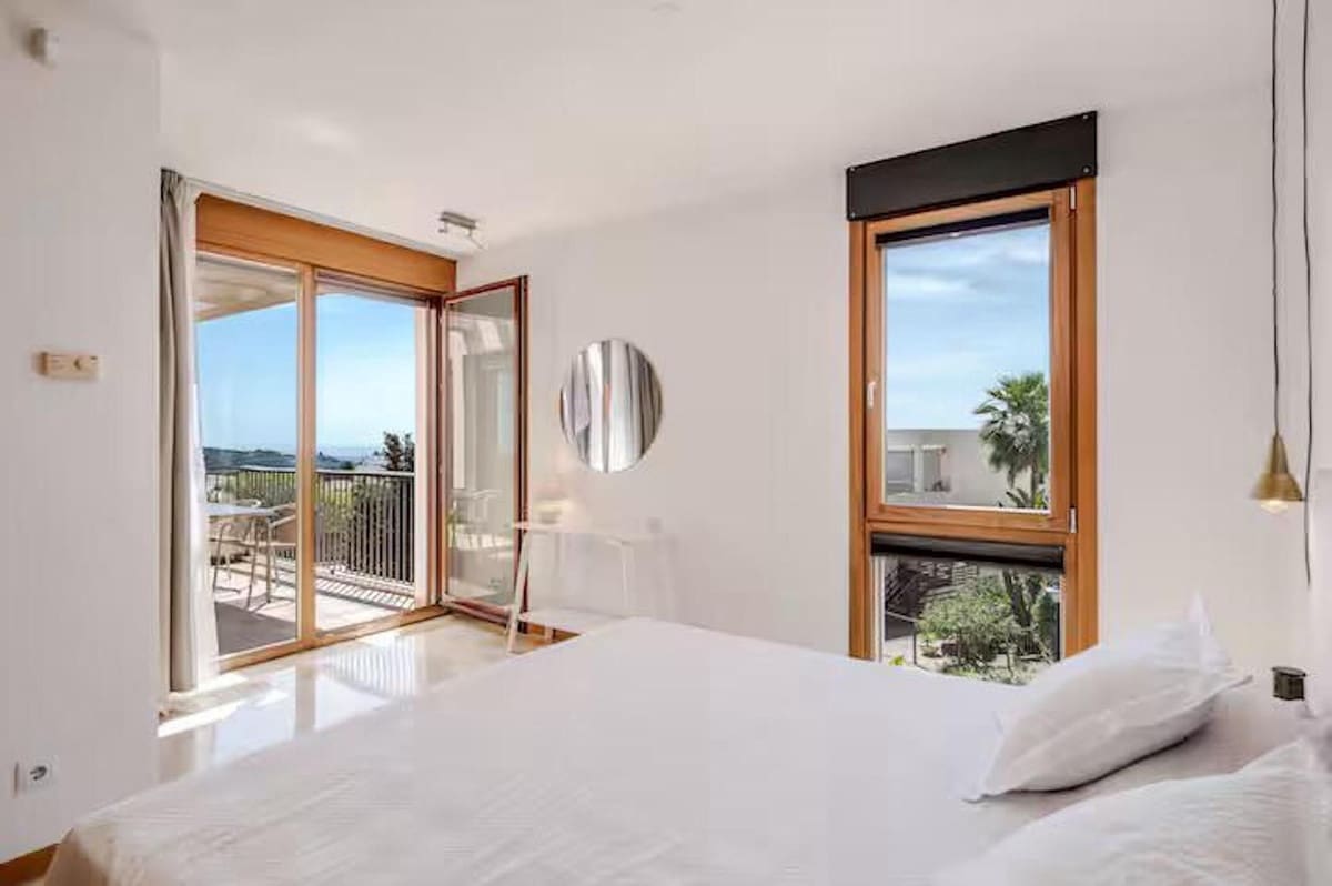 3 bedroom Apartment for rent in Los Monteros with pool garage - € 2,800 (Ref: 9733345)