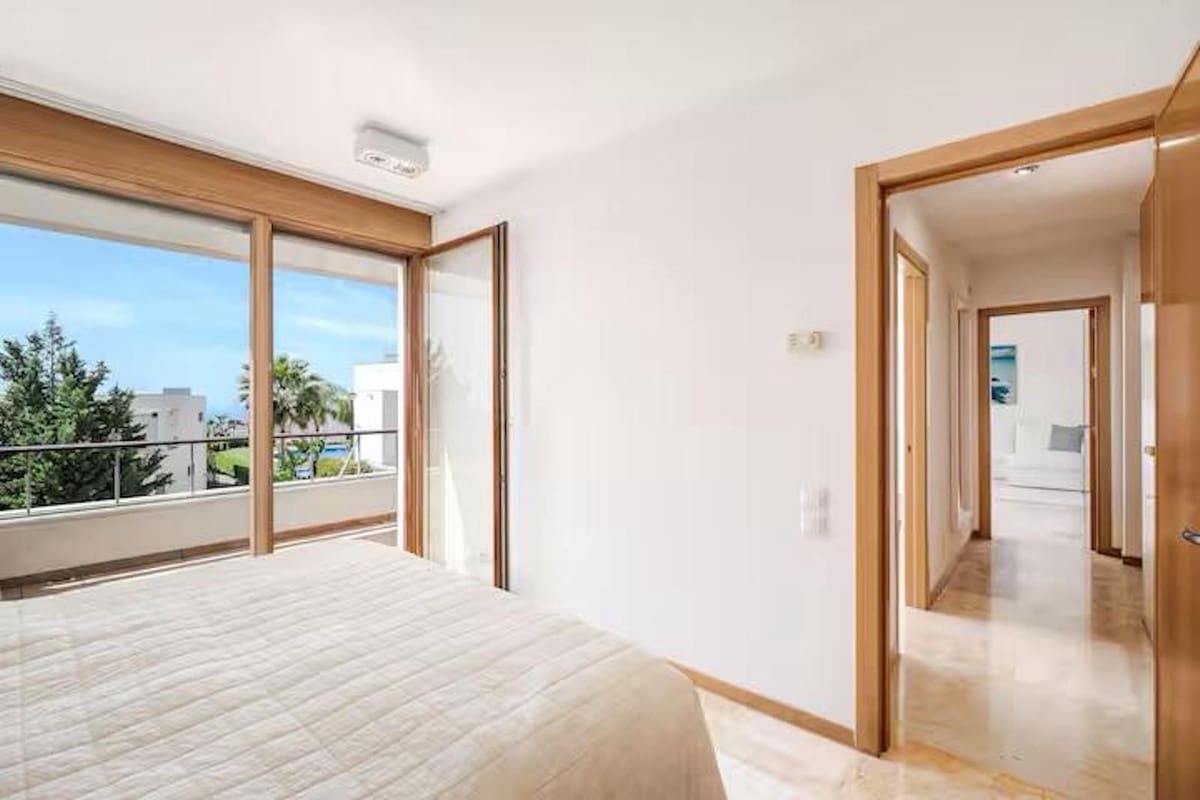 3 bedroom Apartment for rent in Los Monteros with pool garage - € 2,800 (Ref: 9733345)