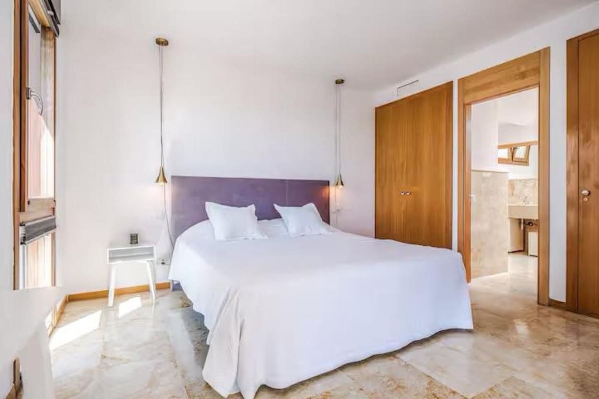 3 bedroom Apartment for rent in Los Monteros with pool garage - € 2,800 (Ref: 9733345)