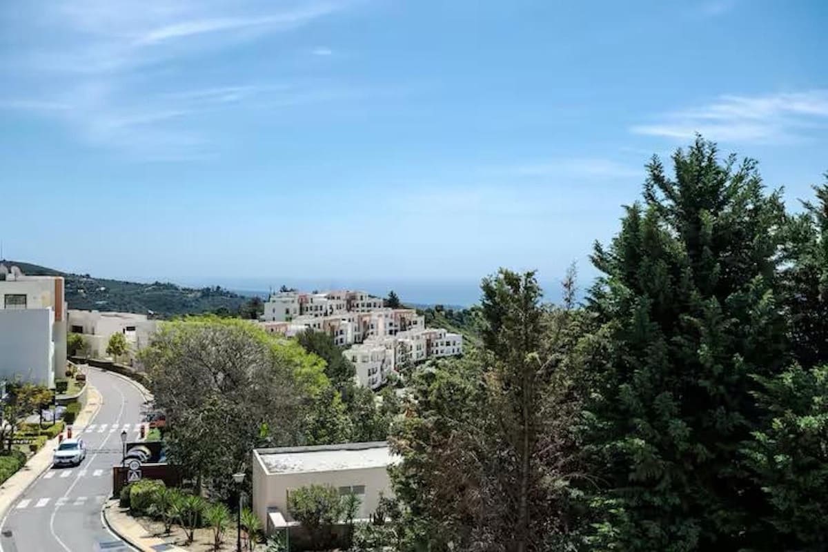 3 bedroom Apartment for rent in Los Monteros with pool garage - € 2,800 (Ref: 9733345)