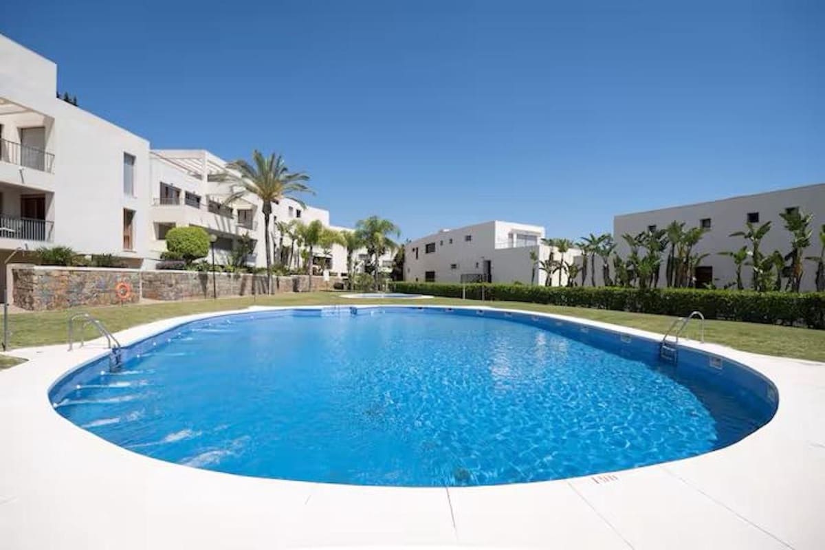 3 bedroom Apartment for rent in Los Monteros with pool garage - € 2,800 (Ref: 9733345)