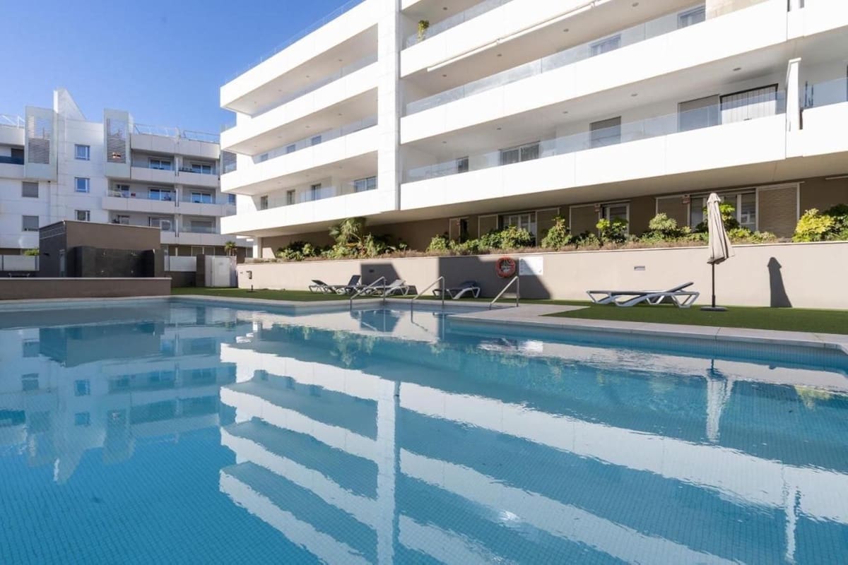 3 bedroom Apartment for rent in San Pedro de Alcantara with pool garage - € 2,700 (Ref: 9733346)