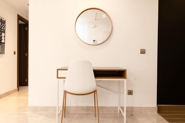 3 quarto Apartamento para arrendar em San Pedro de Alcantara, Marbella com piscina garagem - 2 700 € (Ref: 9733346)