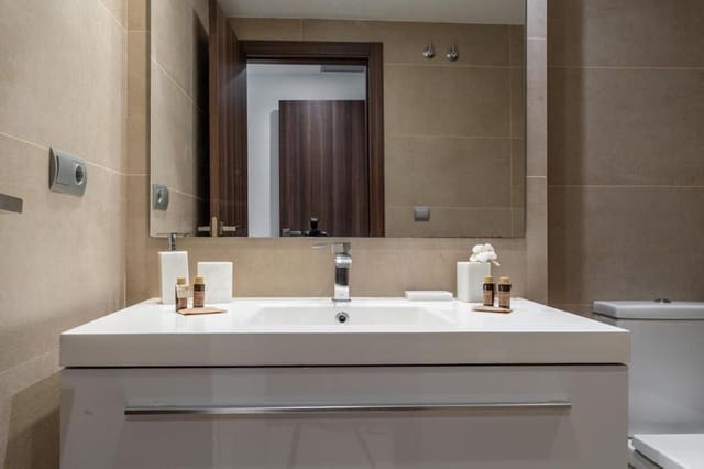 3 quarto Apartamento para arrendar em San Pedro de Alcantara, Marbella com piscina garagem - 2 700 € (Ref: 9733346)