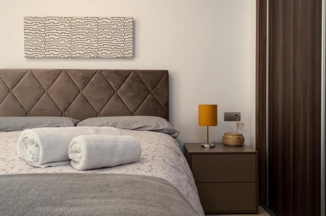 Apartamento de 3 habitaciones en San Pedro de Alcantara, Marbella en alquiler con piscina garaje - 2.700 € (Ref: 9733346)