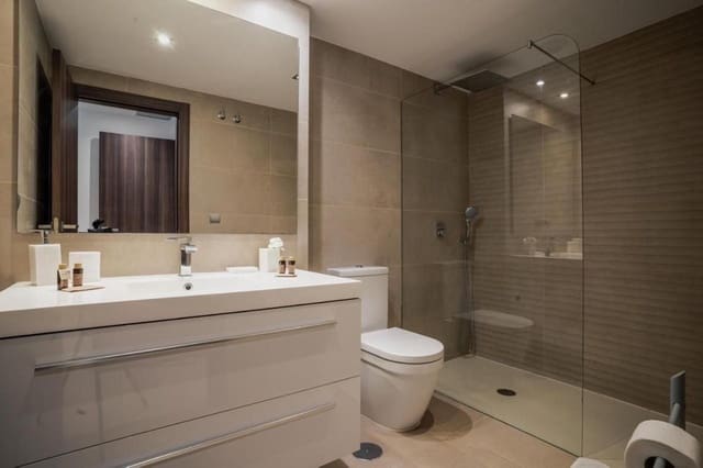 3 soverom Leilighet til leie i San Pedro de Alcantara, Marbella med svømmebasseng garasje - € 2 700 (Ref: 9733346)