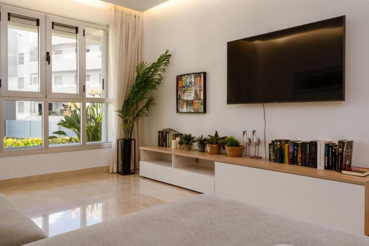3 bedroom Apartment for rent in San Pedro de Alcantara with pool garage - € 2,700 (Ref: 9733346)