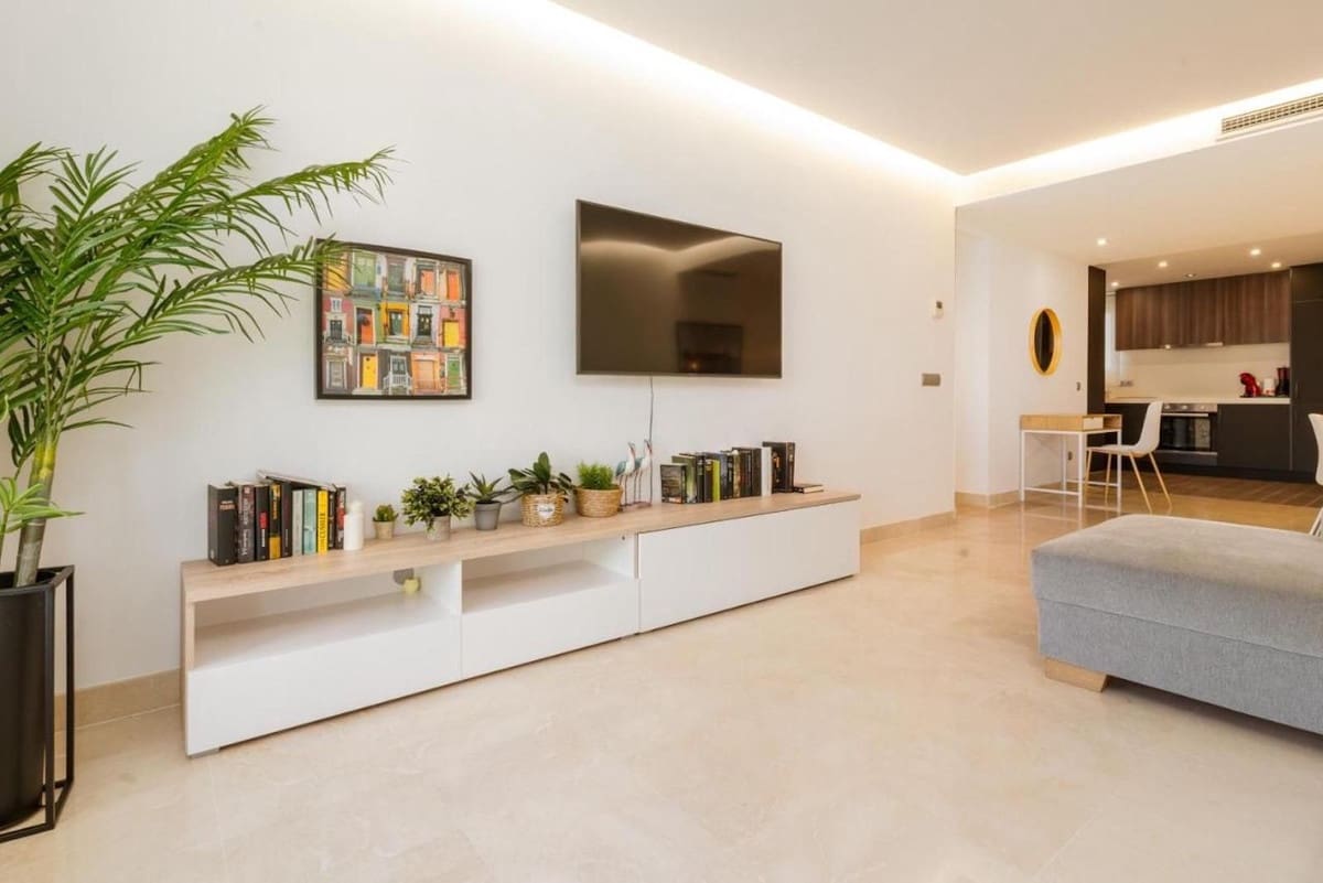 3 bedroom Apartment for rent in San Pedro de Alcantara with pool garage - € 2,700 (Ref: 9733346)
