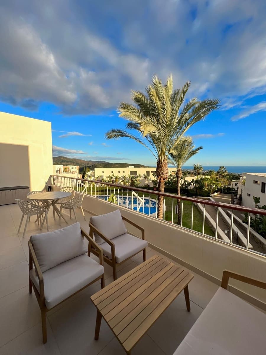 2 bedroom Apartment for rent in Los Monteros with pool garage - € 2,500 (Ref: 9733347)