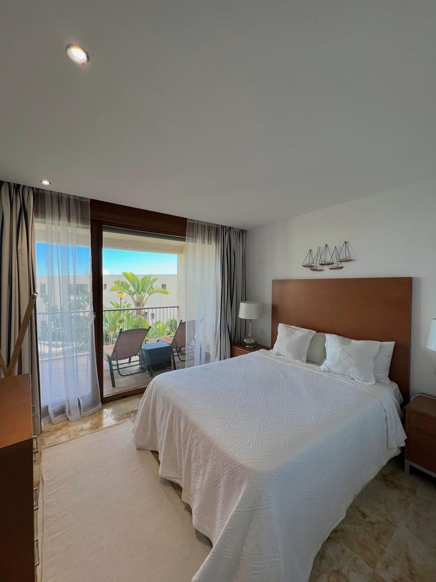 2 bedroom Apartment for rent in Los Monteros with pool garage - € 2,500 (Ref: 9733347)