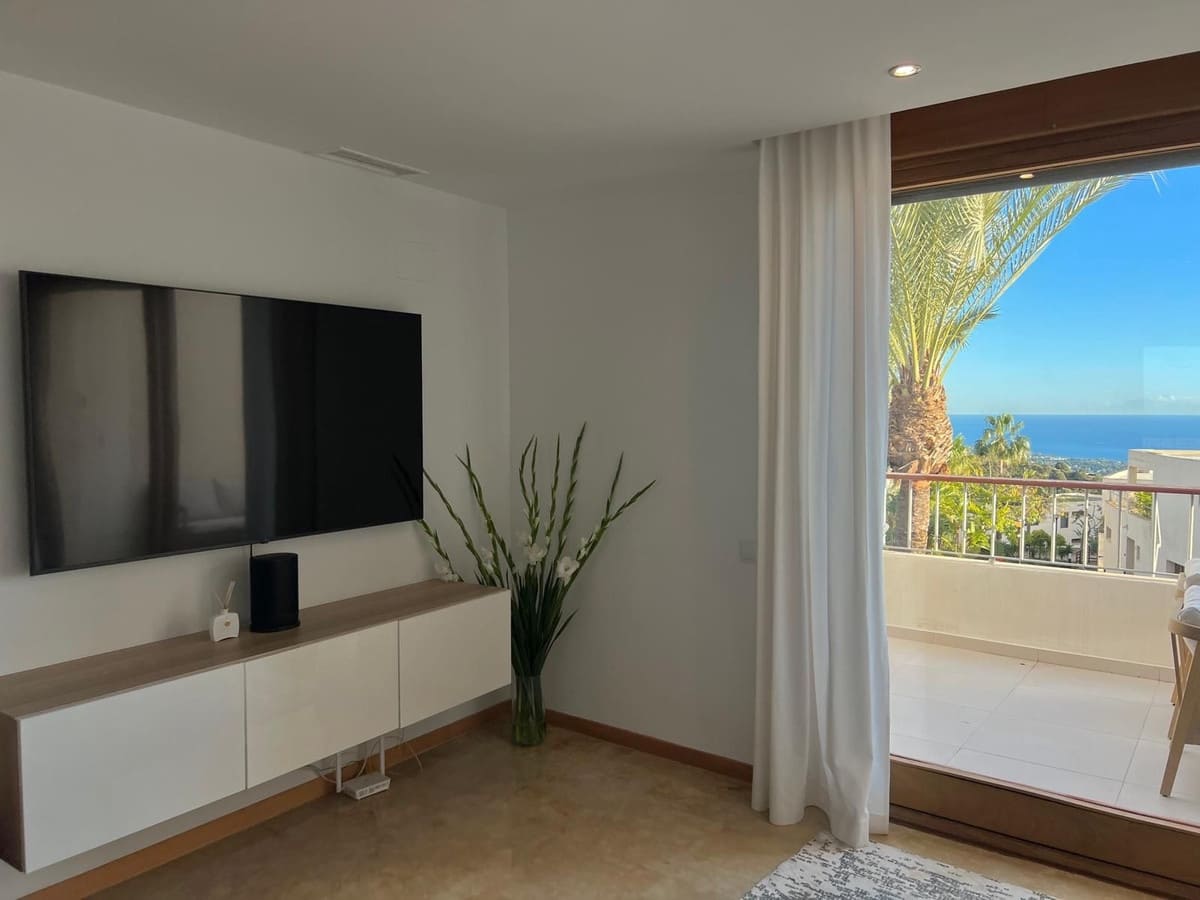 2 bedroom Apartment for rent in Los Monteros with pool garage - € 2,500 (Ref: 9733347)