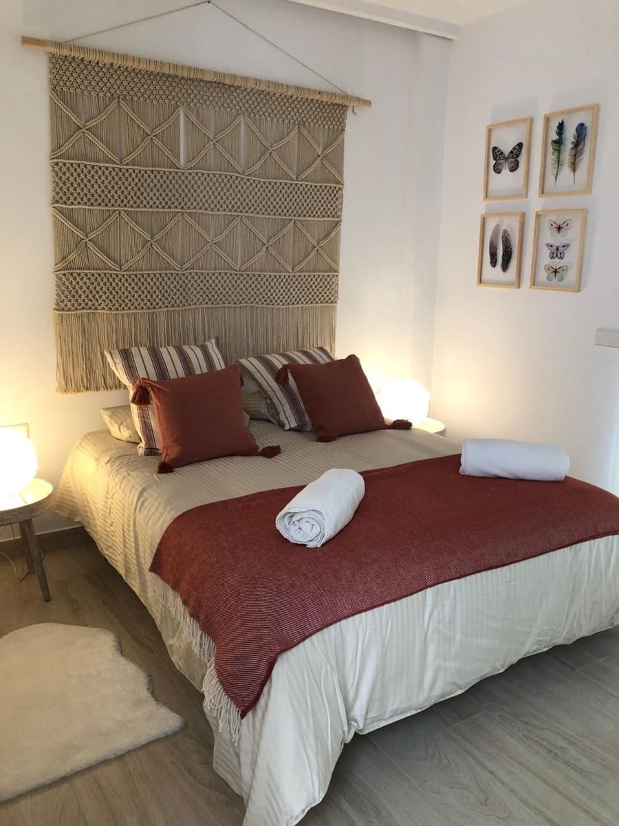 2 bedroom Penthouse for rent in Nueva Andalucia with pool - € 2,500 (Ref: 9733348)