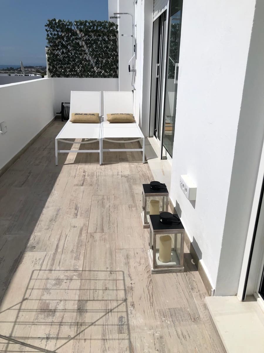 2 bedroom Penthouse for rent in Nueva Andalucia with pool - € 2,500 (Ref: 9733348)