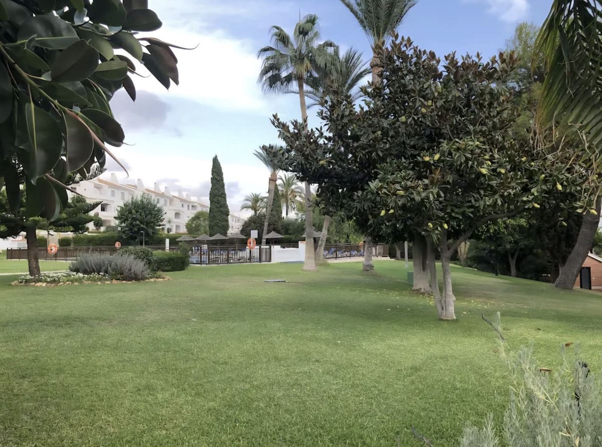 2 bedroom Penthouse for rent in Nueva Andalucia with pool - € 2,500 (Ref: 9733348)