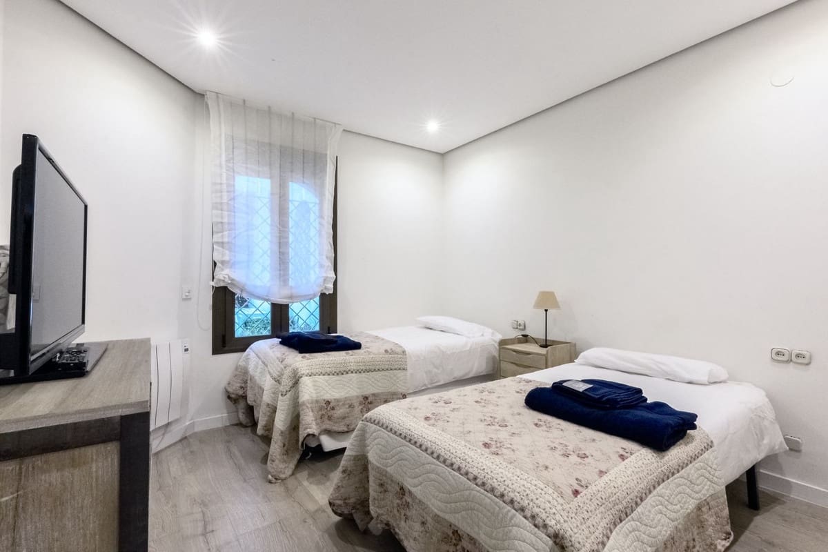 3 bedroom Apartment for rent in Las Chapas with pool garage - € 2,300 (Ref: 9733350)