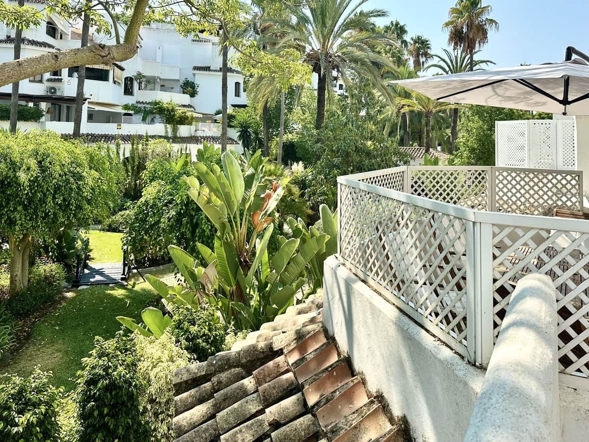 3 bedroom Apartment for rent in Las Chapas with pool garage - € 2,300 (Ref: 9733350)