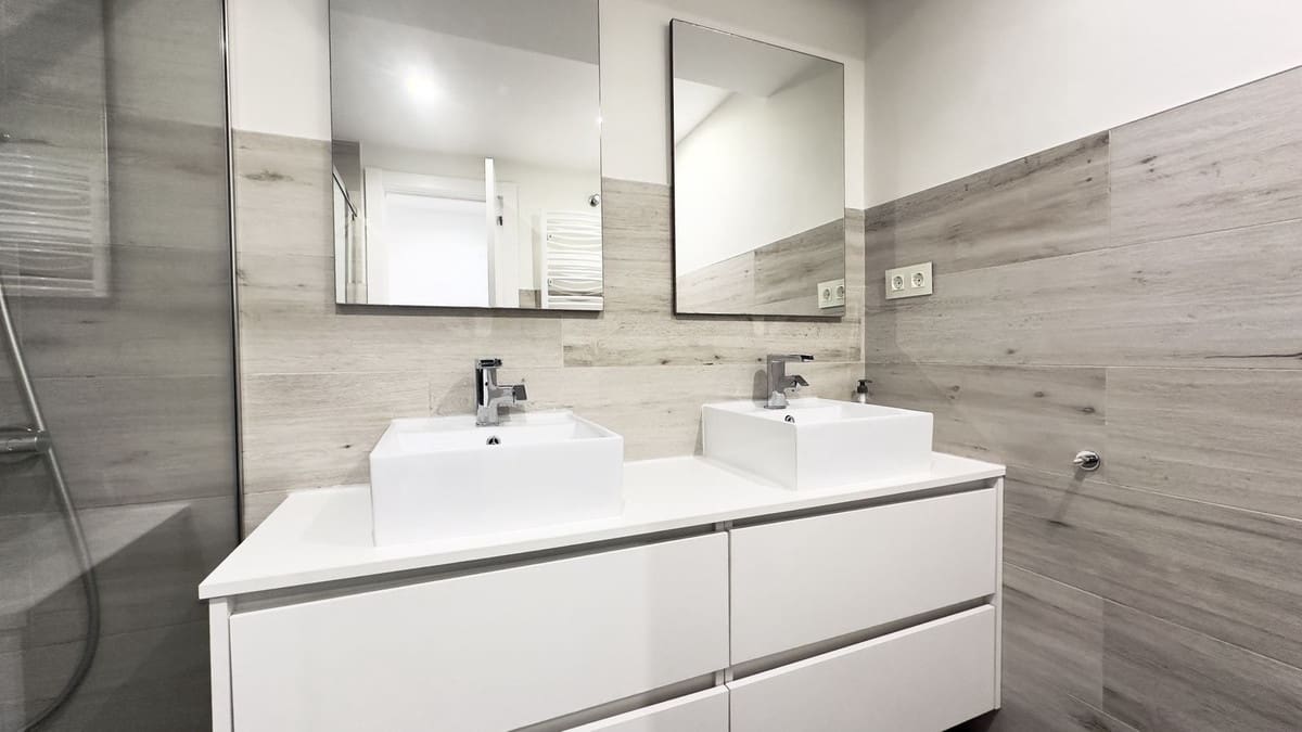 Appartement de 3 chambres de location de vacances à Las Chapas avec piscine garage - 2 000 € (Ref: 9733351)