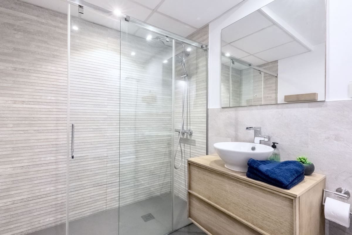 Appartement de 3 chambres de location de vacances à Las Chapas avec piscine garage - 2 000 € (Ref: 9733351)