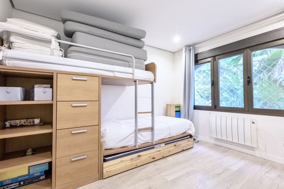 Appartement de 3 chambres de location de vacances à Las Chapas avec piscine garage - 2 000 € (Ref: 9733351)