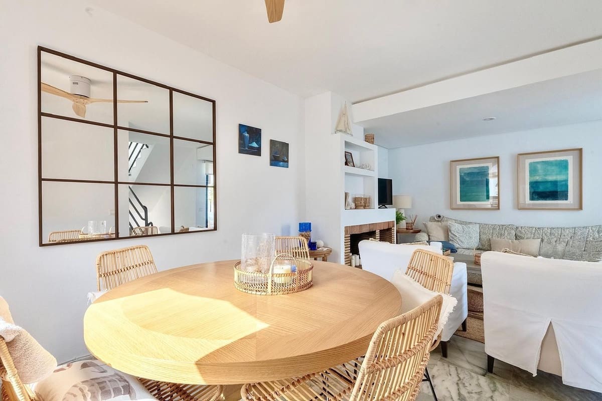 2 bedroom Townhouse for rent in Cancelada with pool - € 2,150 (Ref: 9733352)