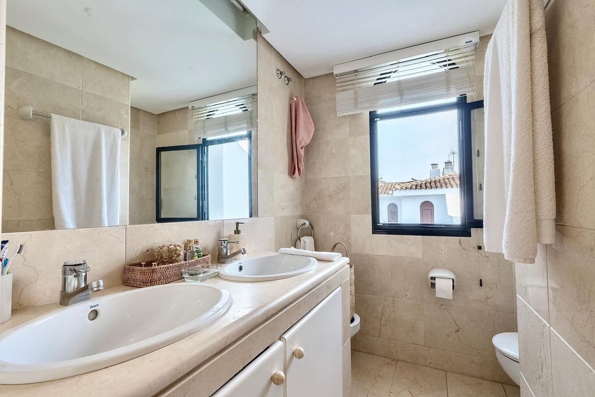 2 bedroom Townhouse for rent in Cancelada with pool - € 2,150 (Ref: 9733352)