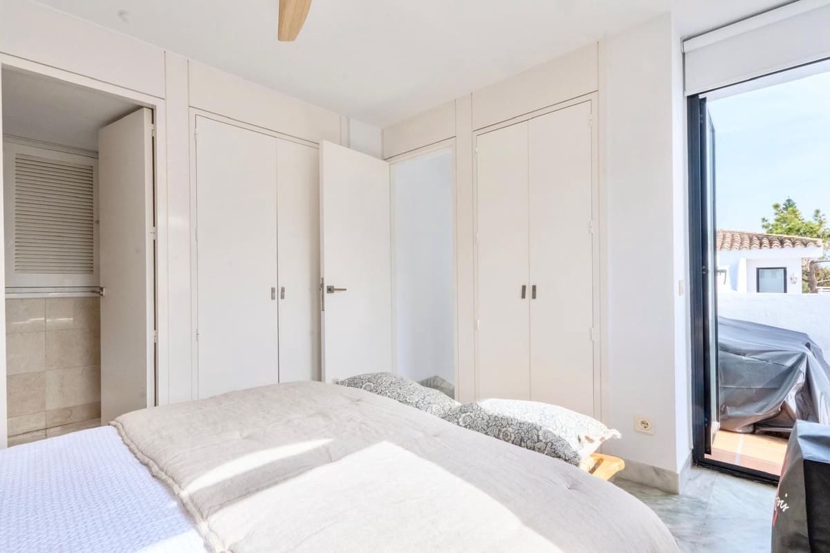 2 bedroom Townhouse for rent in Cancelada with pool - € 2,150 (Ref: 9733352)