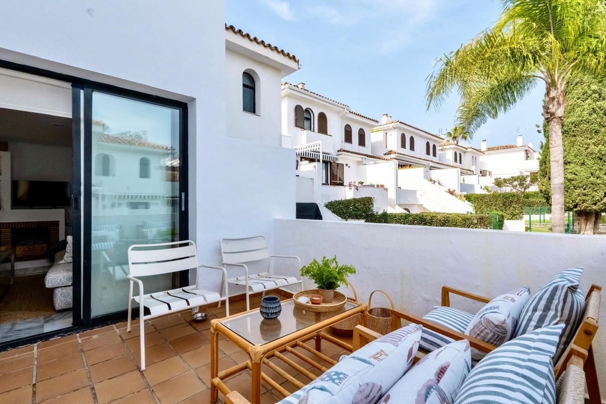 2 bedroom Townhouse for rent in Cancelada with pool - € 2,150 (Ref: 9733352)