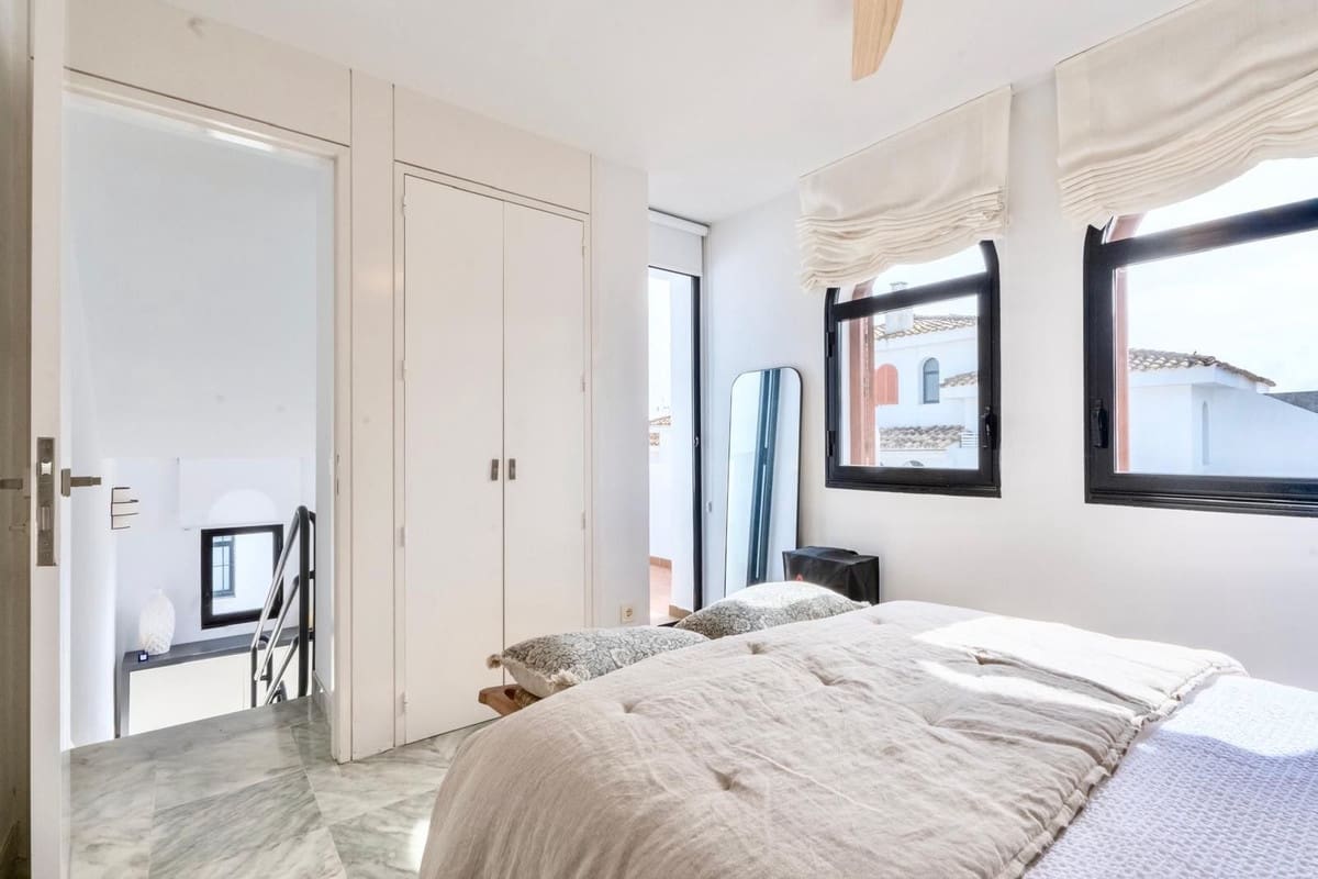 2 bedroom Townhouse for rent in Cancelada with pool - € 2,150 (Ref: 9733352)