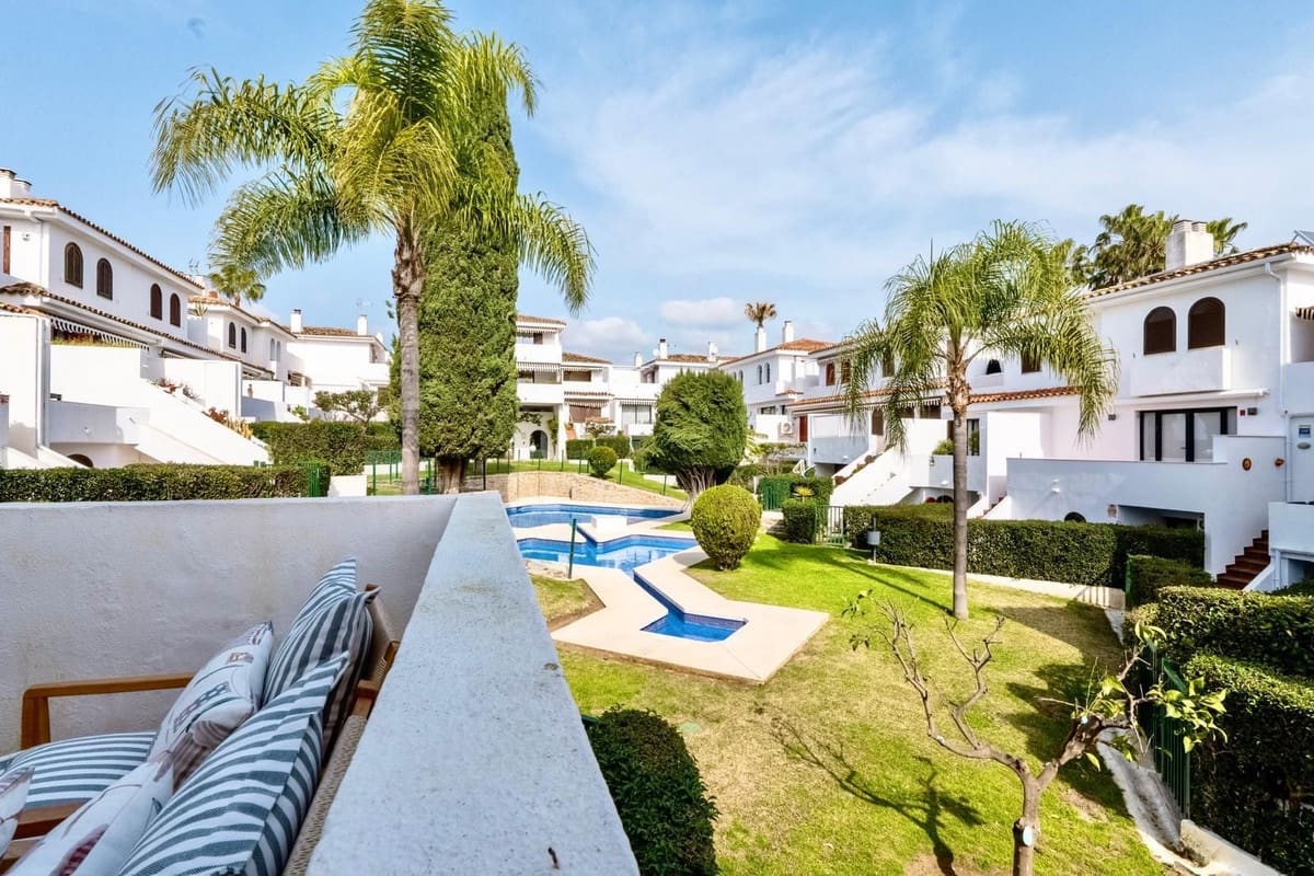 2 bedroom Townhouse for rent in Cancelada with pool - € 2,150 (Ref: 9733352)