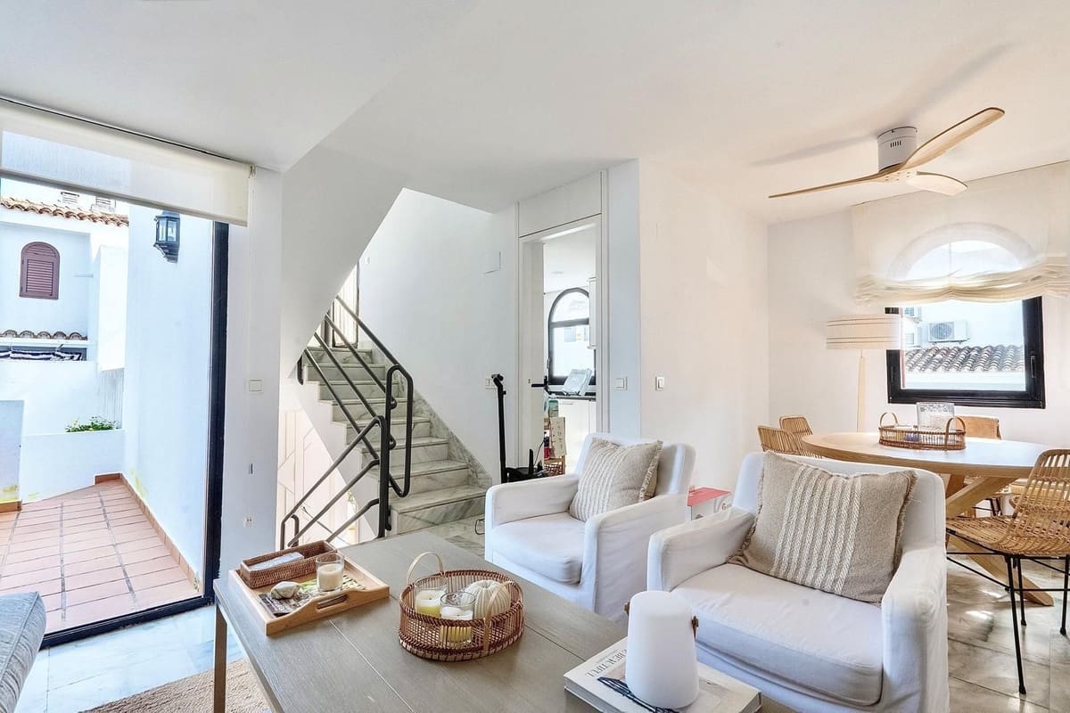 2 bedroom Townhouse for rent in Cancelada with pool - € 2,150 (Ref: 9733352)