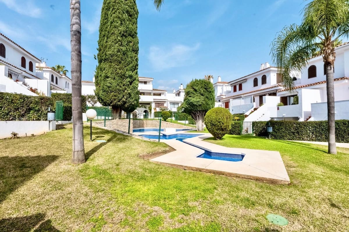 2 bedroom Townhouse for rent in Cancelada with pool - € 2,150 (Ref: 9733352)