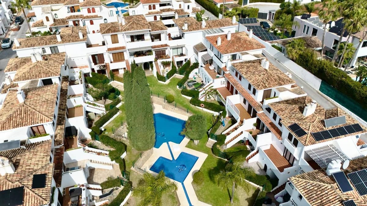 2 bedroom Townhouse for rent in Cancelada with pool - € 2,150 (Ref: 9733352)