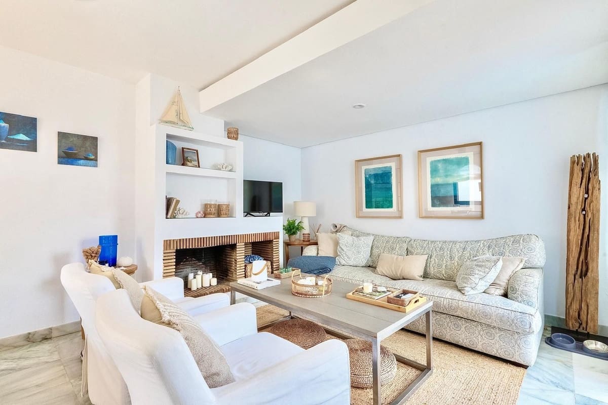 2 bedroom Townhouse for rent in Cancelada with pool - € 2,150 (Ref: 9733352)