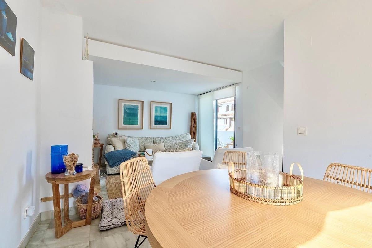 2 bedroom Townhouse for rent in Cancelada with pool - € 2,150 (Ref: 9733352)