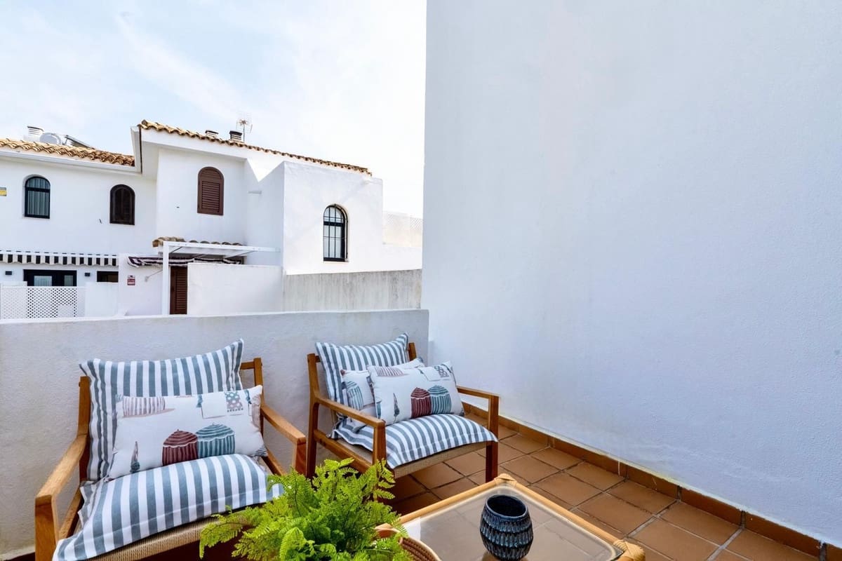 2 bedroom Townhouse for rent in Cancelada with pool - € 2,150 (Ref: 9733352)
