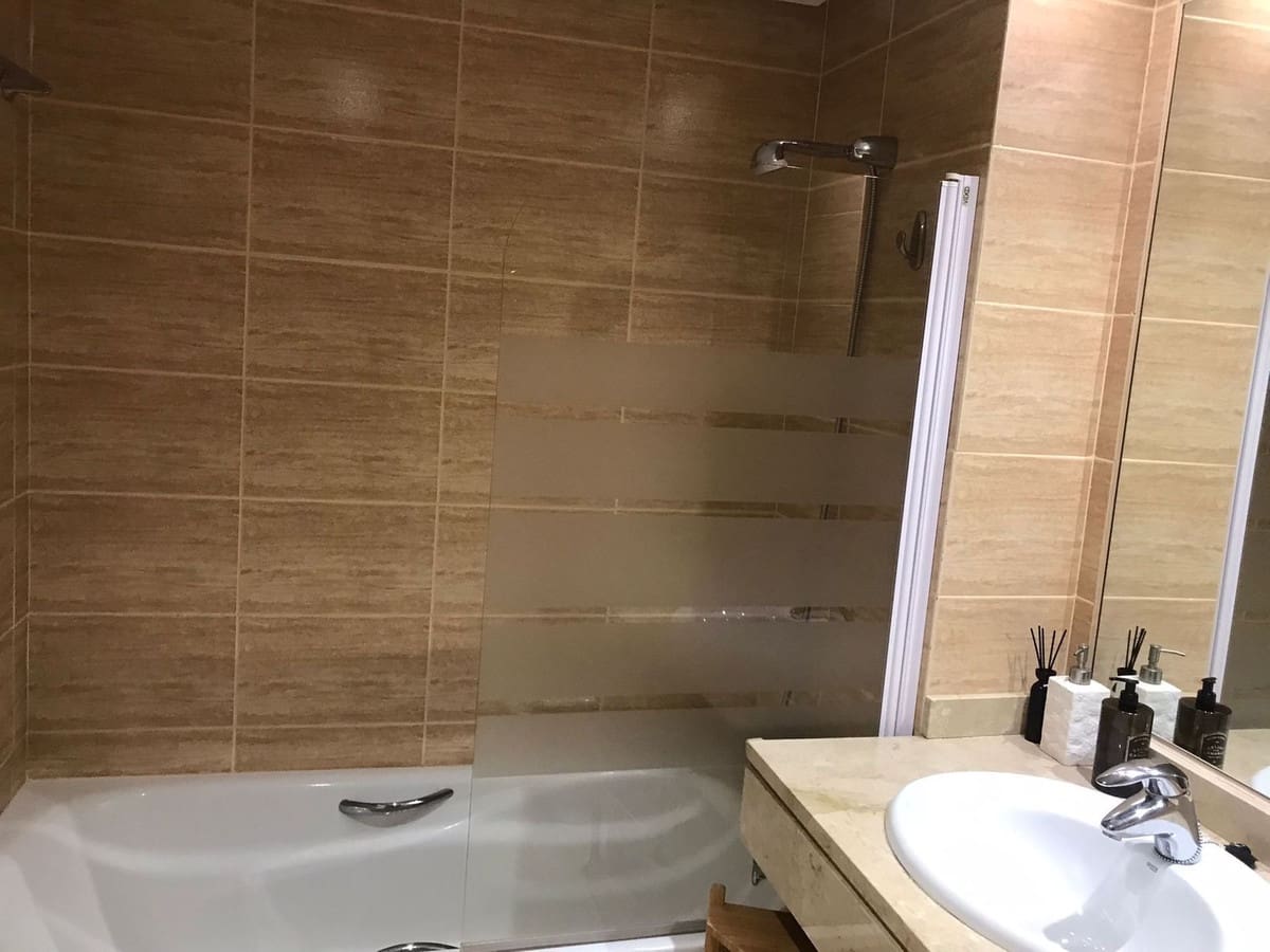 2 bedroom Penthouse for rent in Nueva Andalucia with pool garage - € 2,000 (Ref: 9733353)