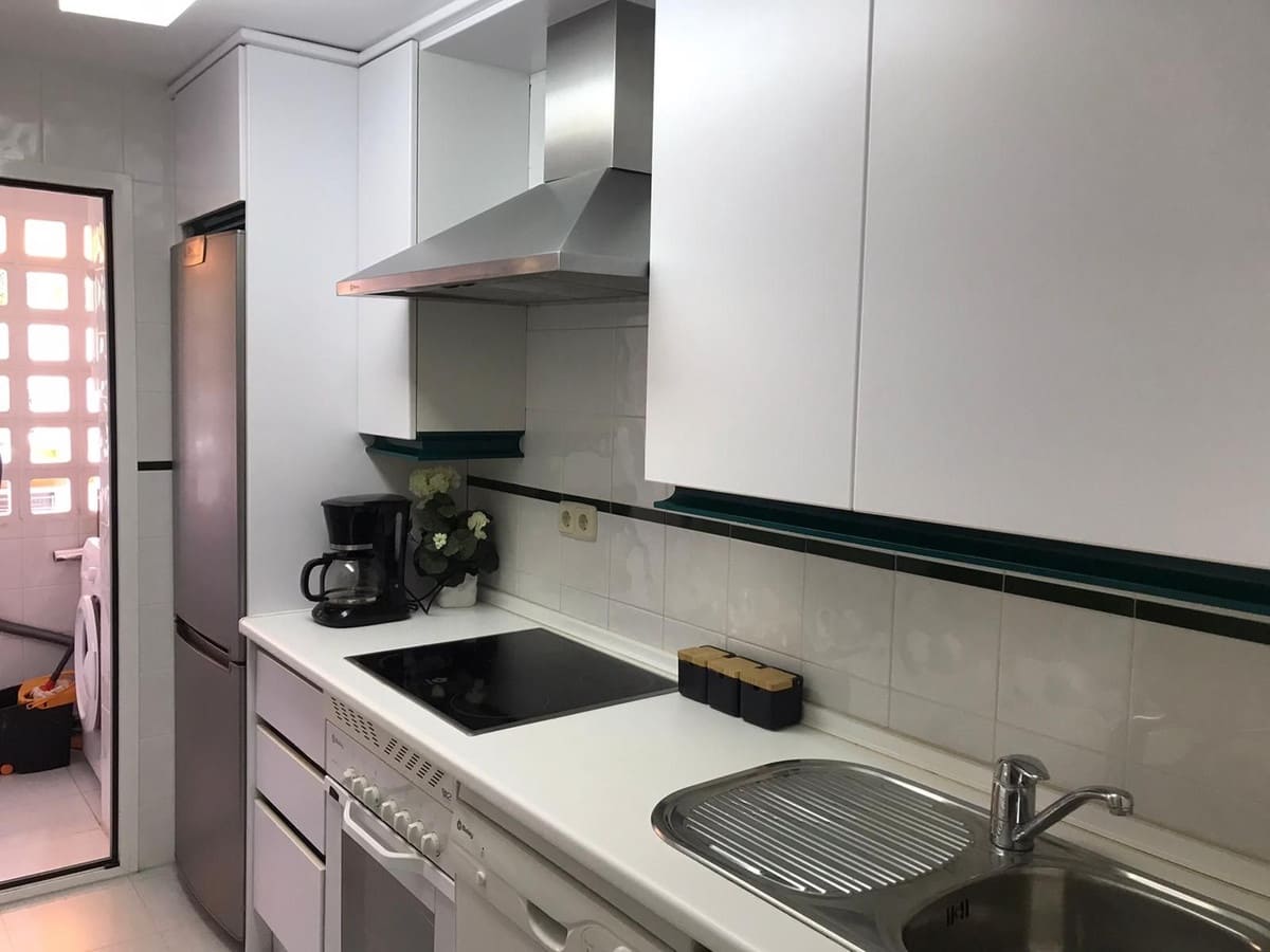 2 bedroom Penthouse for rent in Nueva Andalucia with pool garage - € 2,000 (Ref: 9733353)