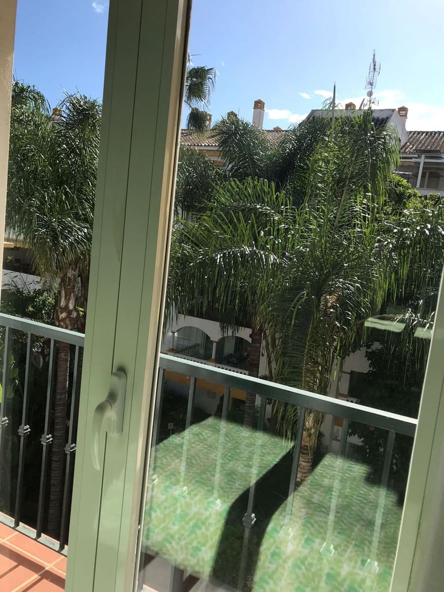 2 bedroom Penthouse for rent in Nueva Andalucia with pool garage - € 2,000 (Ref: 9733353)