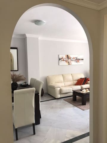 2 quarto Penthouse para arrendar em Nueva Andalucia, Marbella com piscina garagem - 2 000 € (Ref: 9733353)