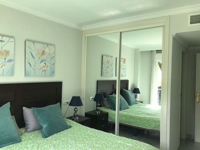 2 quarto Penthouse para arrendar em Nueva Andalucia, Marbella com piscina garagem - 2 000 € (Ref: 9733353)