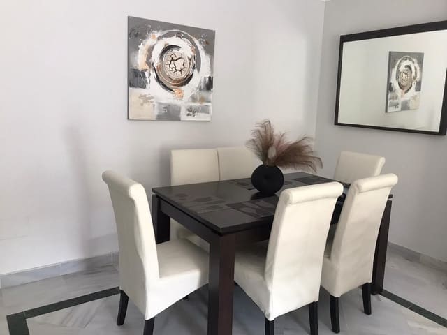 2 sypialnia Penthouse do wynajęcia w Nueva Andalucia, Marbella z basenem garażem - 2 000 € (Ref: 9733353)