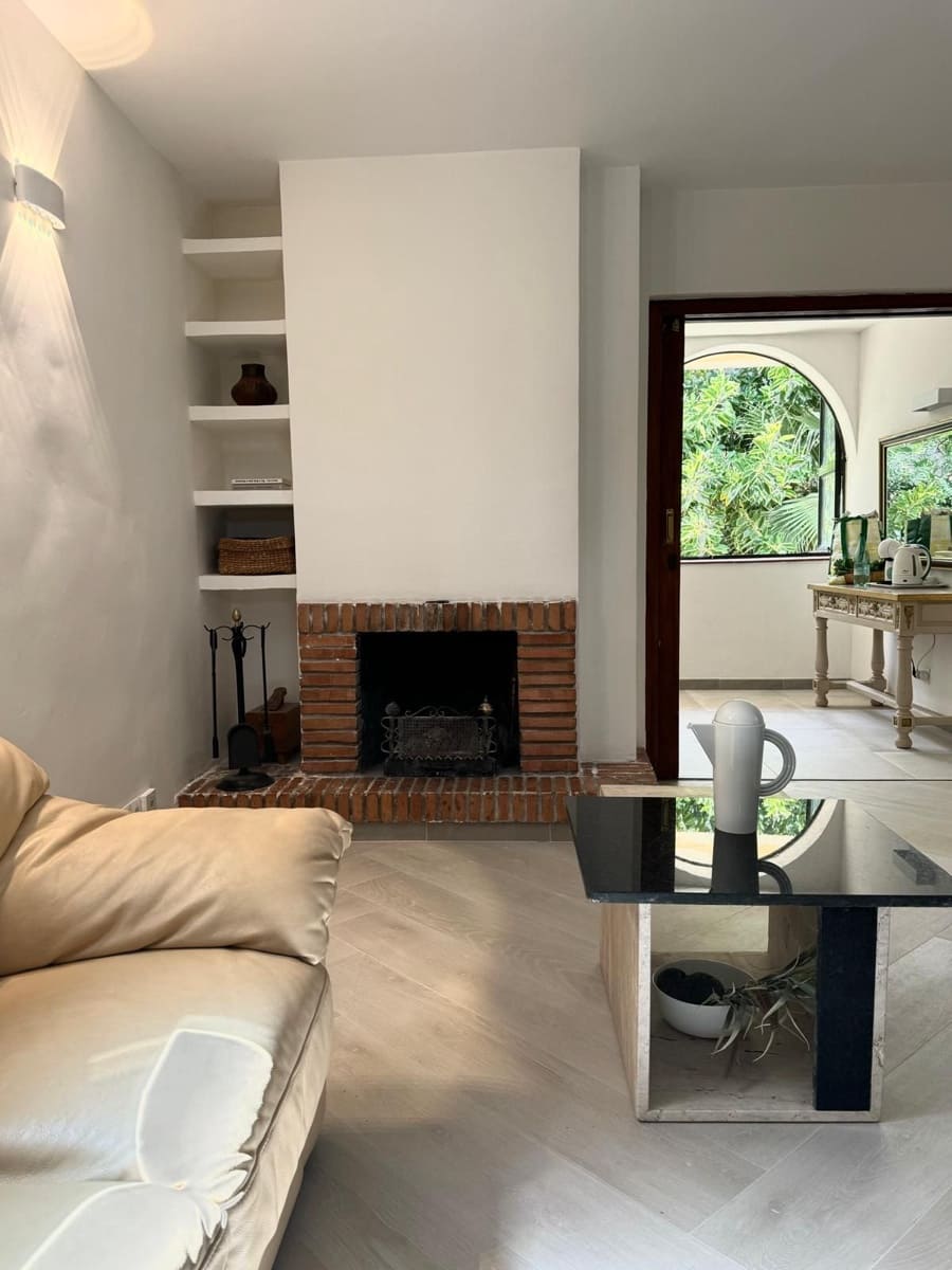 2 bedroom Apartment for rent in Estepona with pool - € 2,000 (Ref: 9733355)