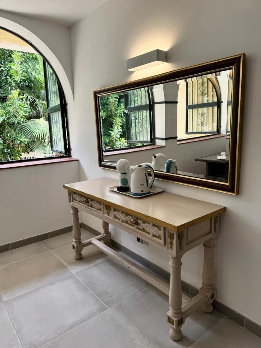 2 bedroom Apartment for rent in Estepona with pool - € 2,000 (Ref: 9733355)